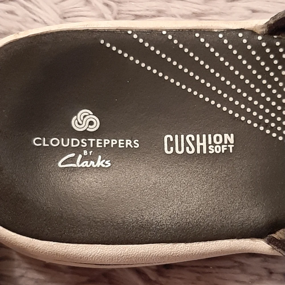 Clarks® Cloudsteppers Women's Flip Flop Sandals Black Size 7 - Picture 9 of 10